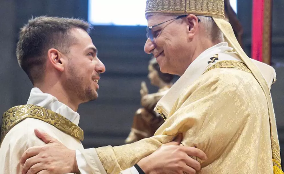 Video/ Un emocionado Papa León XIV alienta a sacerdotes y obispos a convertirse en "amigos de Cristo"