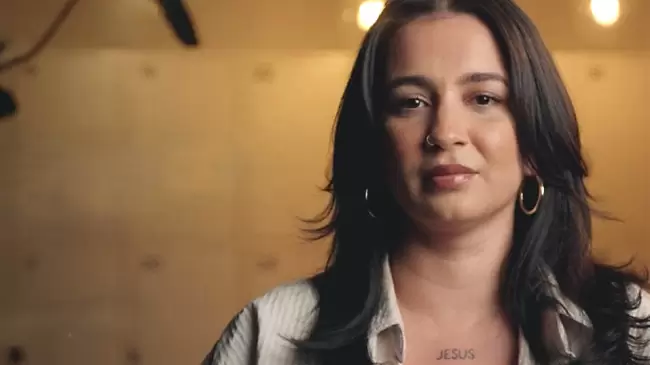 La salvaje vida de Sayeh como stripper que se prostitua y el abrazo de Cristo que la liber