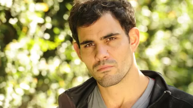 La 'noche oscura' que encontr a Cristo movi a la conversin de un conocido actor brasileo, luego a su esposa y familia