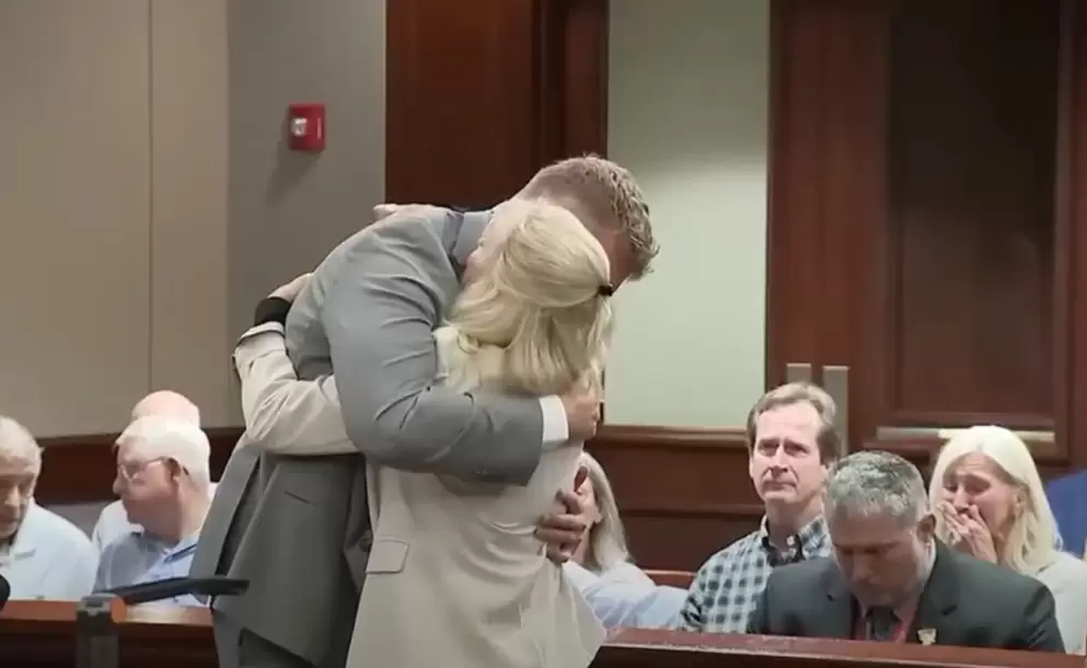 Video/ Borracho, drogado, atropell y mat a un hombre. En el juicio la esposa de la vctima, cristiana, lo abraz y perdon