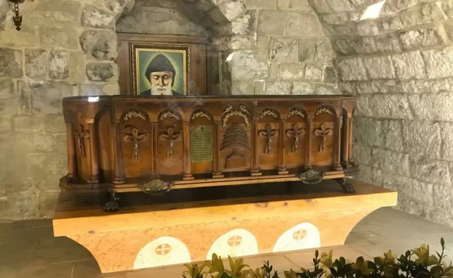 tumba de san charbel
