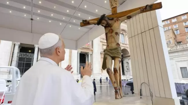 El Papa Len XIV impacta al revelar lo que implica el "fuerte grito" que Jess dio en la cruz al expirar