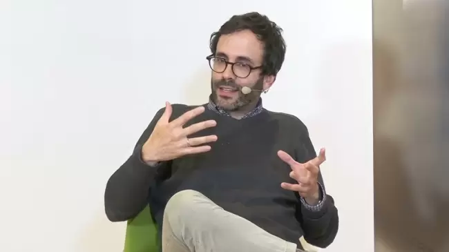 El filsofo Jorge Freire interpela: "En los libros de autoayuda se esconde una visin individualista y narcisista"