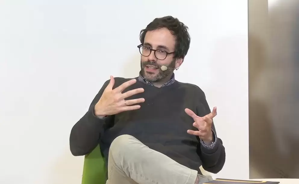 El filsofo Jorge Freire interpela: "En los libros de autoayuda se esconde una visin individualista y narcisista"