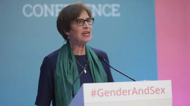 La destacada sociloga alemana Gabrielle Kuby advierte de una crisis que amenaza el Pontificado de Len XIV