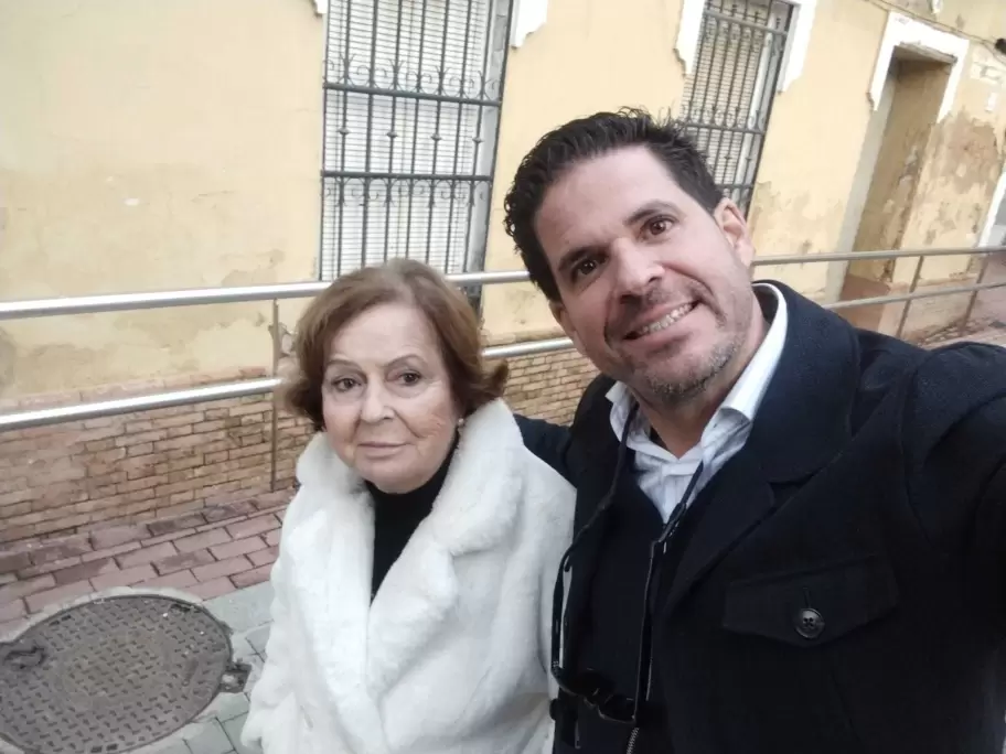 Fidel y su madre Natividad de la Torre, fallecida en el accidente