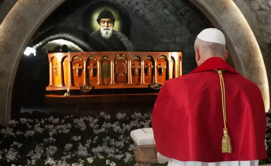 papa leon xiv y san charbel