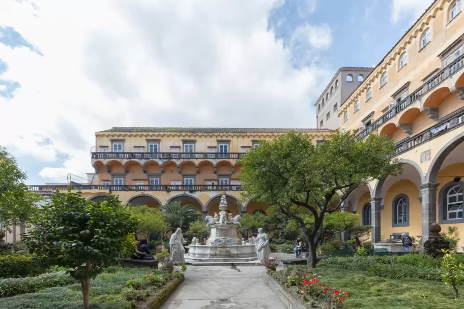 Claustro de San Gregorio Armeno. N�poles, Italia.