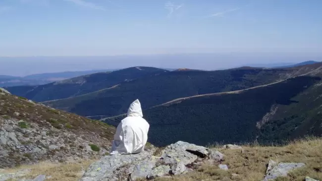 Cartujos: Silencio que diluye la dispersi�n y desnuda el vac�o de lo humano que solo Dios satisface