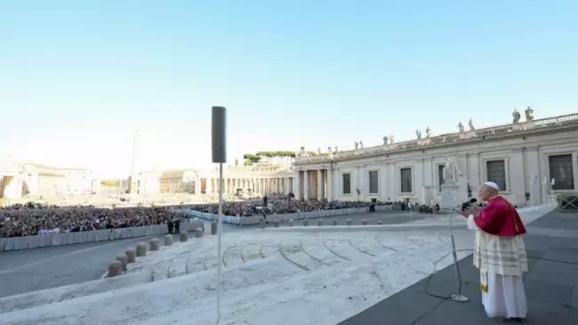 El Papa Le�n habla en�rgico al concluir el Rosario por la Paz: "La guerra divide, la esperanza une. La prepotencia pisotea, el amor levanta"