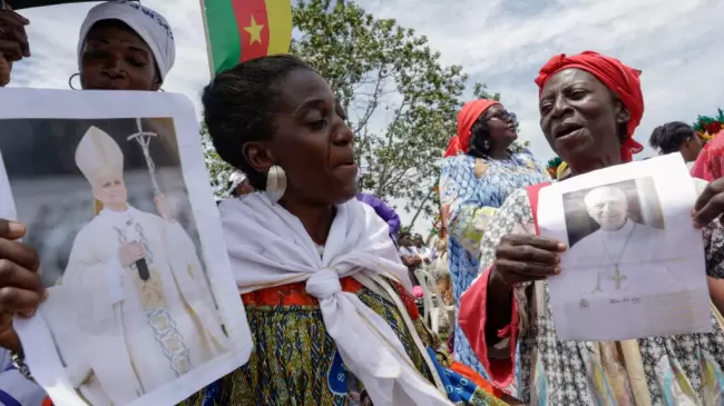 Desde Camer�n el Papa Le�n XIV abraza el coraz�n herido de cada ser humano exhortando a trabajar "juntos por la Paz"