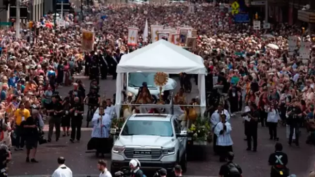 Cristo vive y camina junto a nosotros