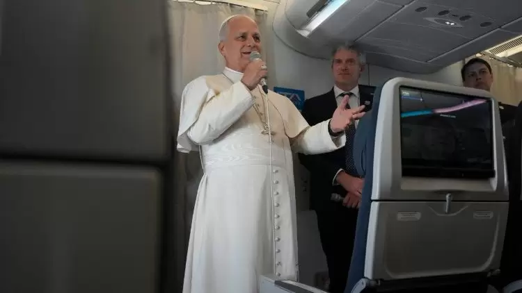 papa leon regresa de africa