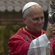 �Le�n XIV visita N�poles para celebrar su primer a�o de Pontificado y expone la sangre licuada de san Genaro!