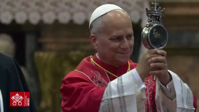 �Le�n XIV visita N�poles para celebrar su primer a�o de Pontificado y expone la sangre licuada de san Genaro!