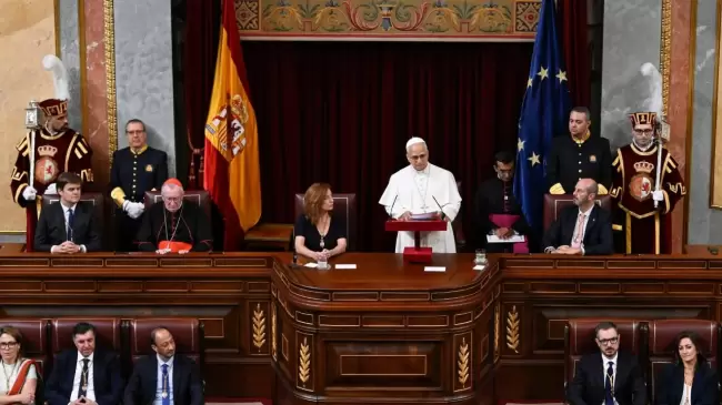 Le�n contra las ideolog�as