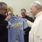 Son jesuitas y devotos del Sagrado Coraz�n quienes fundaron y sostienen la Red Mundial de Oraci�n del Papa