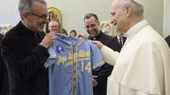 Son jesuitas y devotos del Sagrado Coraz�n quienes fundaron y sostienen la Red Mundial de Oraci�n del Papa