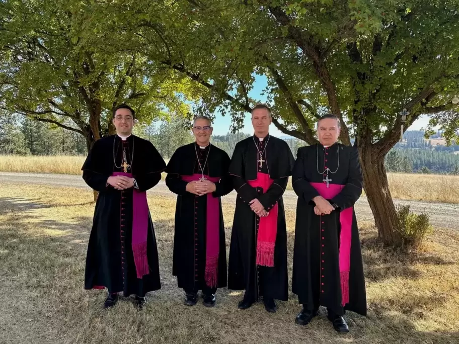 obispos sedevacantistas roy-pivarunas-espina-davila