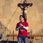 �Por qu� el joven chileno Sebasti�n Vega abandona un futuro como abogado y cientista pol�tico?