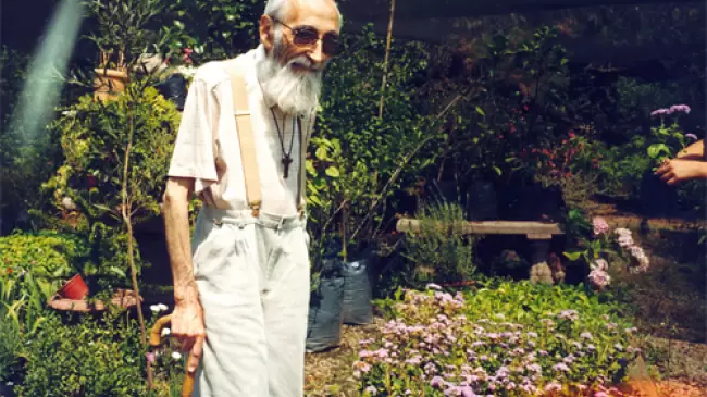 �Chile env�a a Roma informes de un milagro que confirmar�a la santidad del sacerdote chileno Esteban Gumucio!