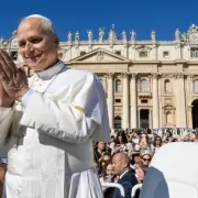 El Papa acoge advertencias de expertos sobre la IA y pide no delegar decisiones humanas a los algoritmos