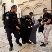 L�der de la OLP confronta a Netanyahu: "Quien ataca a las iglesias no puede decir que protege a los cristianos"