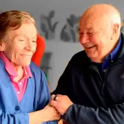 C�mo logr� un anciano acompa�ar hasta el final de la vida a su esposa con Alzheimer