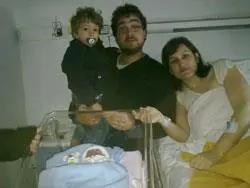 Josep y Marta, junto a su hijo mayor e Ignasi
